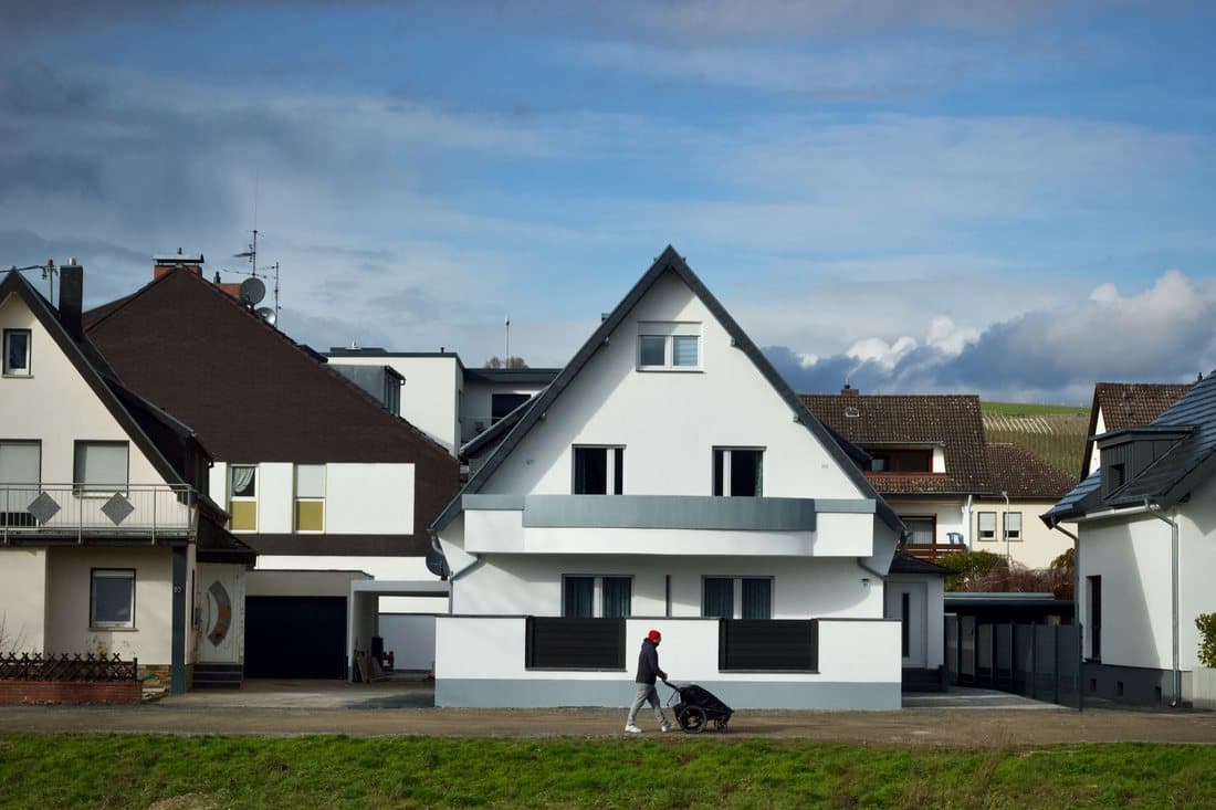 Wohnhäuser mit Gärten in Püttlingen — Hausmeister im Köllertal