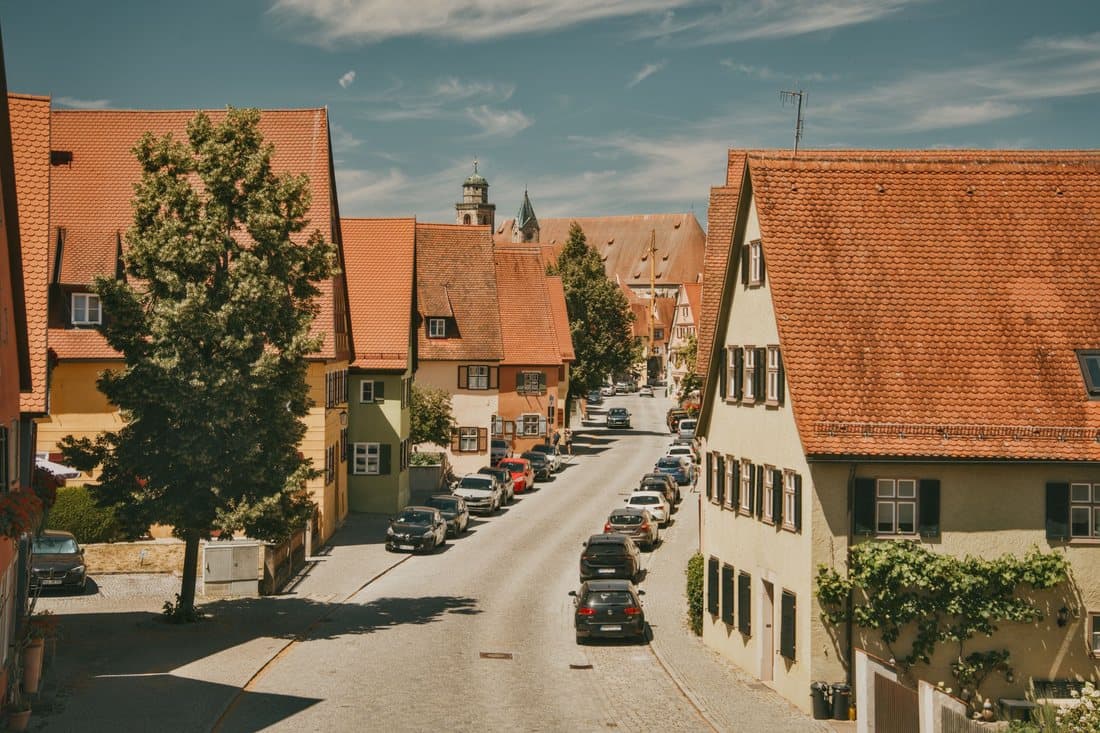 Straßenzug mit Wohnhäusern in Sulzbach — Hausmeister am östlichen Rand des Gebiets