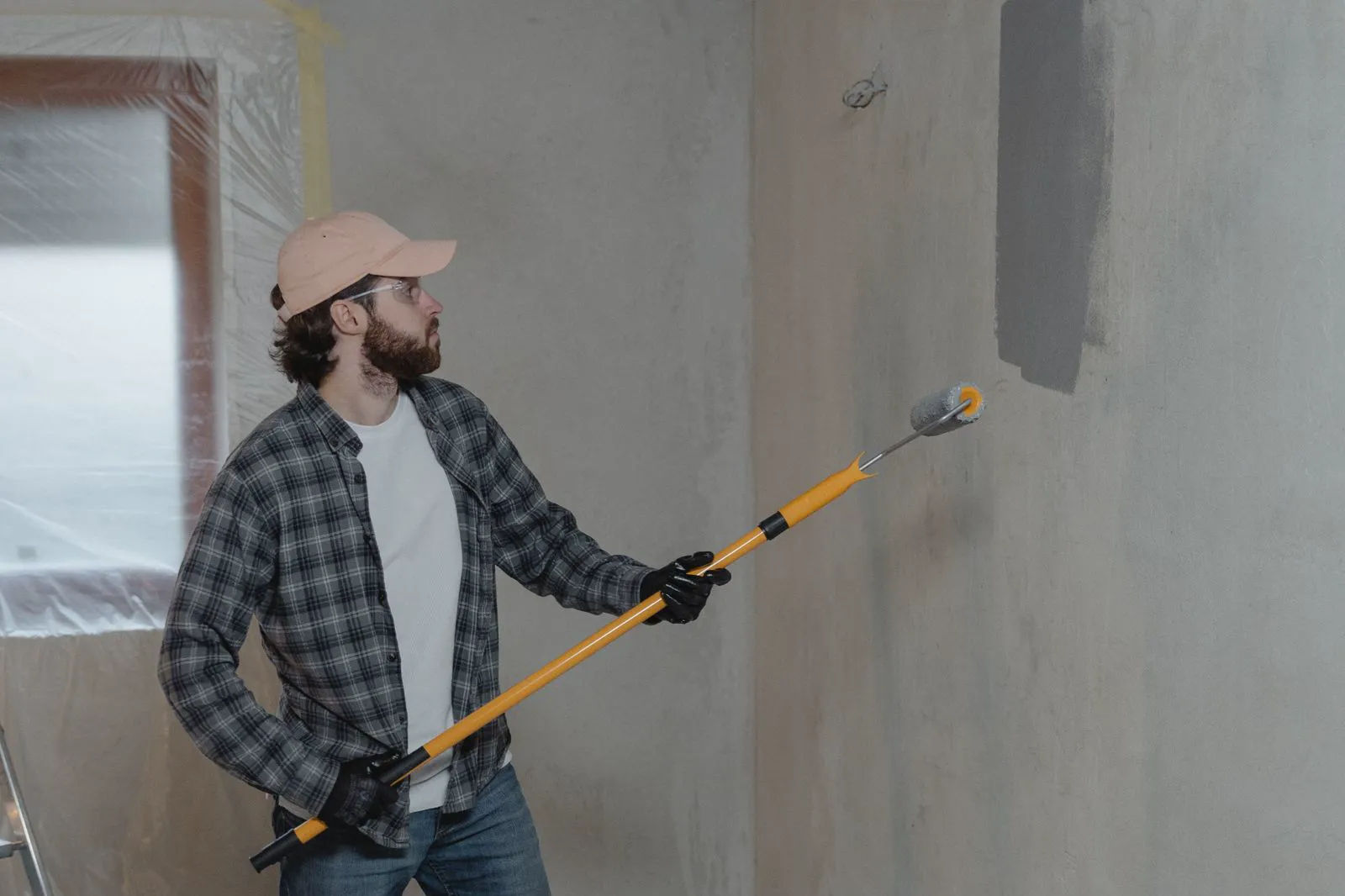 Raum während der Vorbereitung von Arbeiten in einer Wohnung